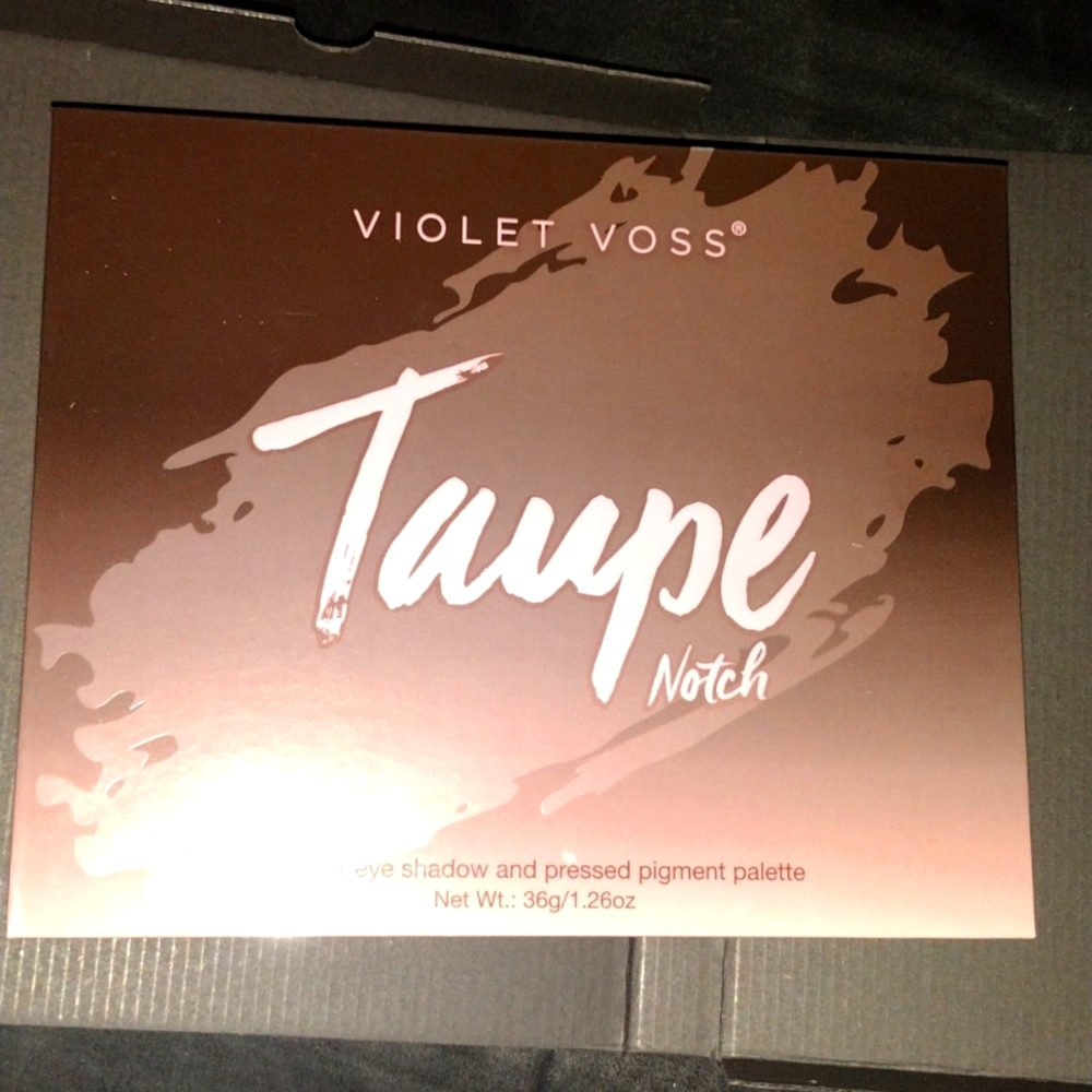 NEW! VIOLET VOSS TAUPE NOTCH 20 EYESHADOW PALETTE